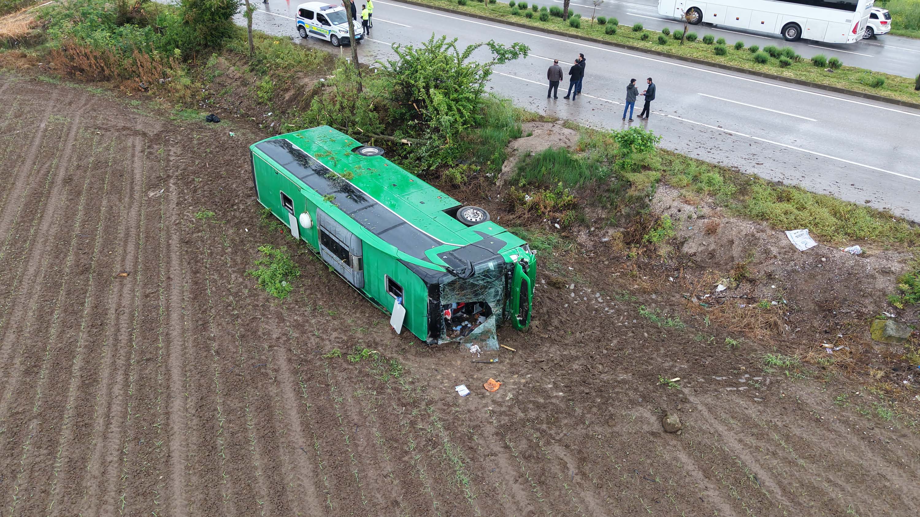Çanakkale'de otobüs devrildi; 46 yaralı - Görsel 6