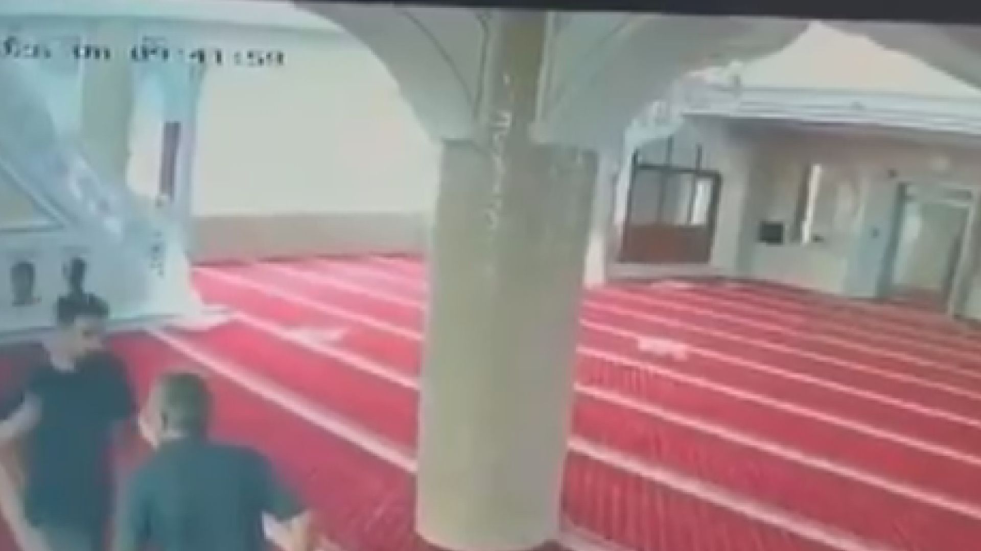 Bahçelievler’de cami imamına yumruklu saldırı kamerada - Görsel 1
