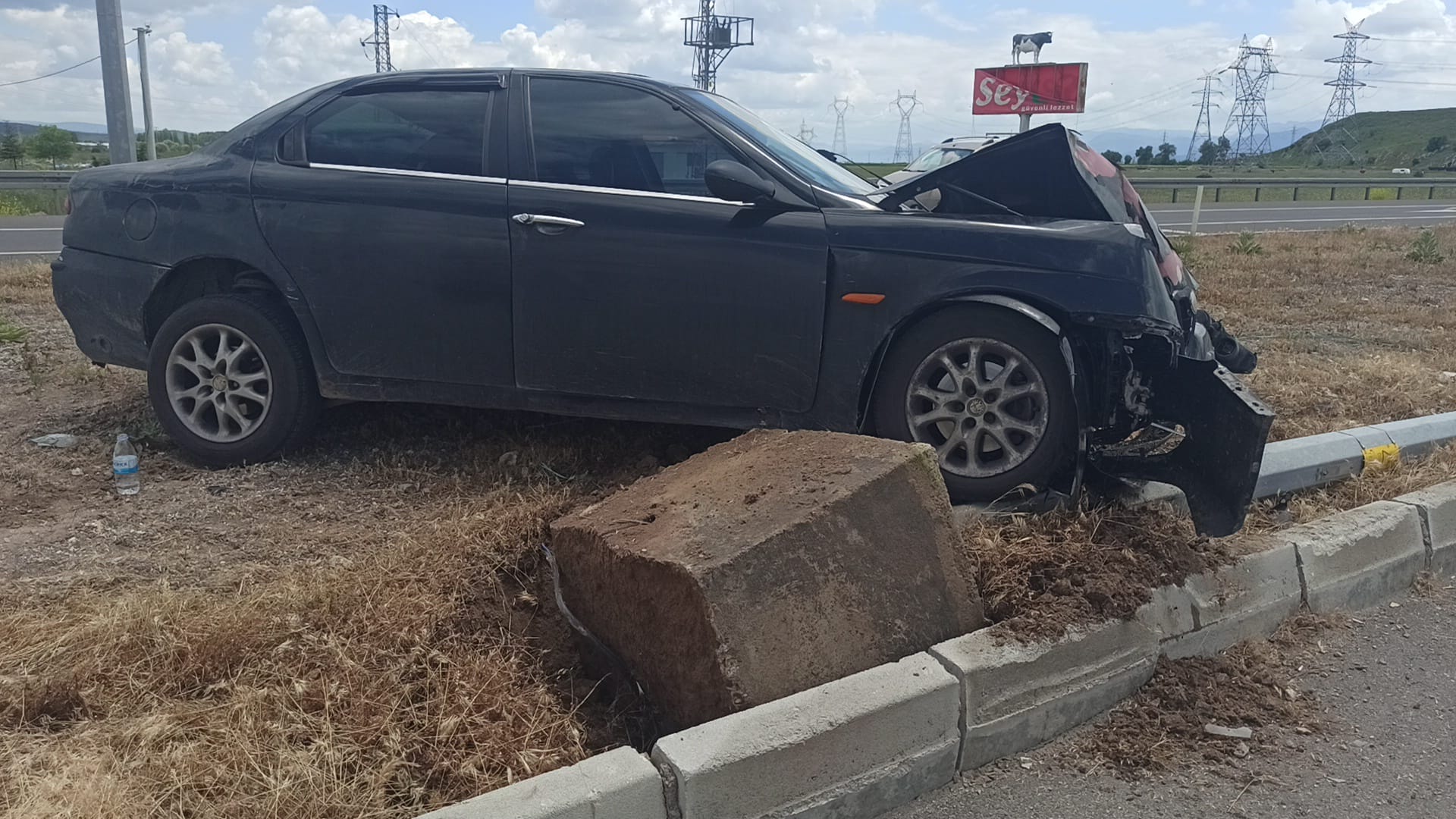 Seydişehir'de Korkutan Kaza: Otomobil Hurdaya Döndü, Facianın Eşiğinden Dönüldü! - Görsel 2