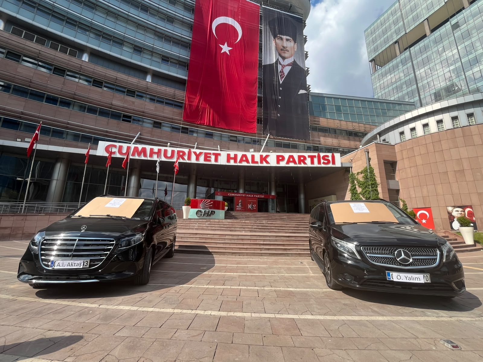 CHP'de Özgür Özel'in makam araçları satılığa çıkarıldı - Görsel 4