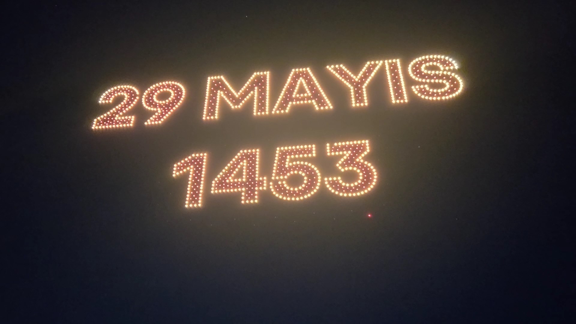 İstanbul’un fethinin 573. yıl dönümüne özel 1453 dronla ışık gösterisi - Görsel 4