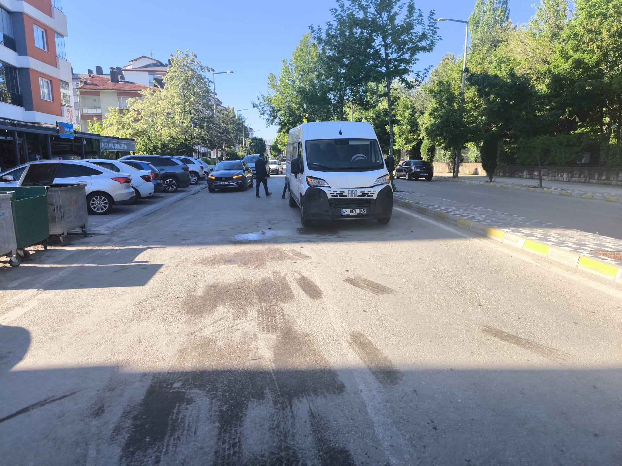 SEYDİŞEHİR'DE OTOMOBİL İLE MİNİBÜS ÇARPIŞTI: 1 YARALI - Görsel 4