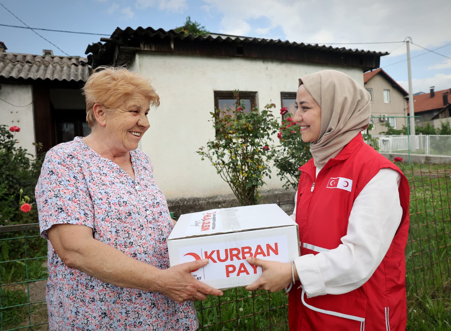 TÜRK KIZILAY YURT İÇİNDE VE 30 ÜLKEDE 199 BİN 846 HİSSE KURBAN KESİMİ GERÇEKLEŞTİRDİ - Görsel 1