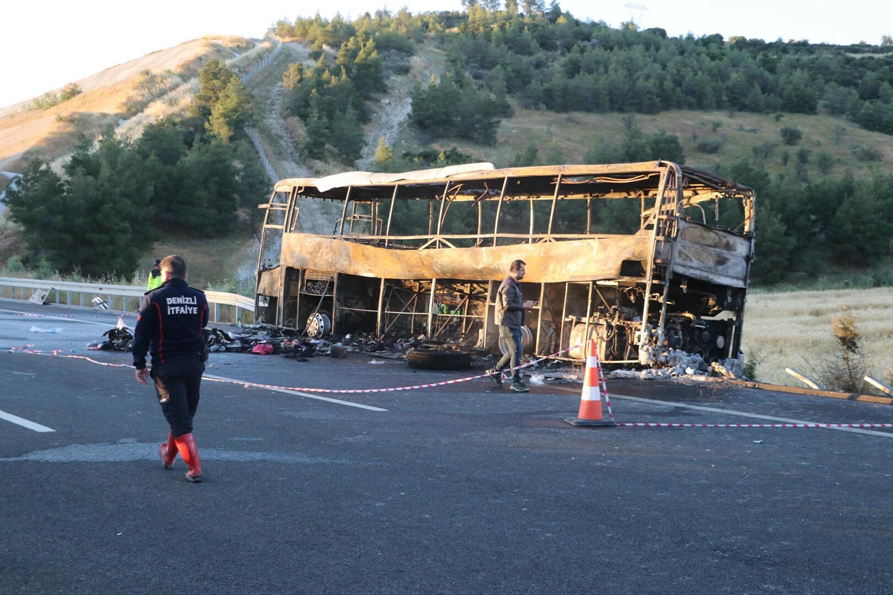 Denizli'deki kazada 9 aylık bebeğiyle ölen baba, eşi ve oğlunu kurtarmış  - Görsel 5