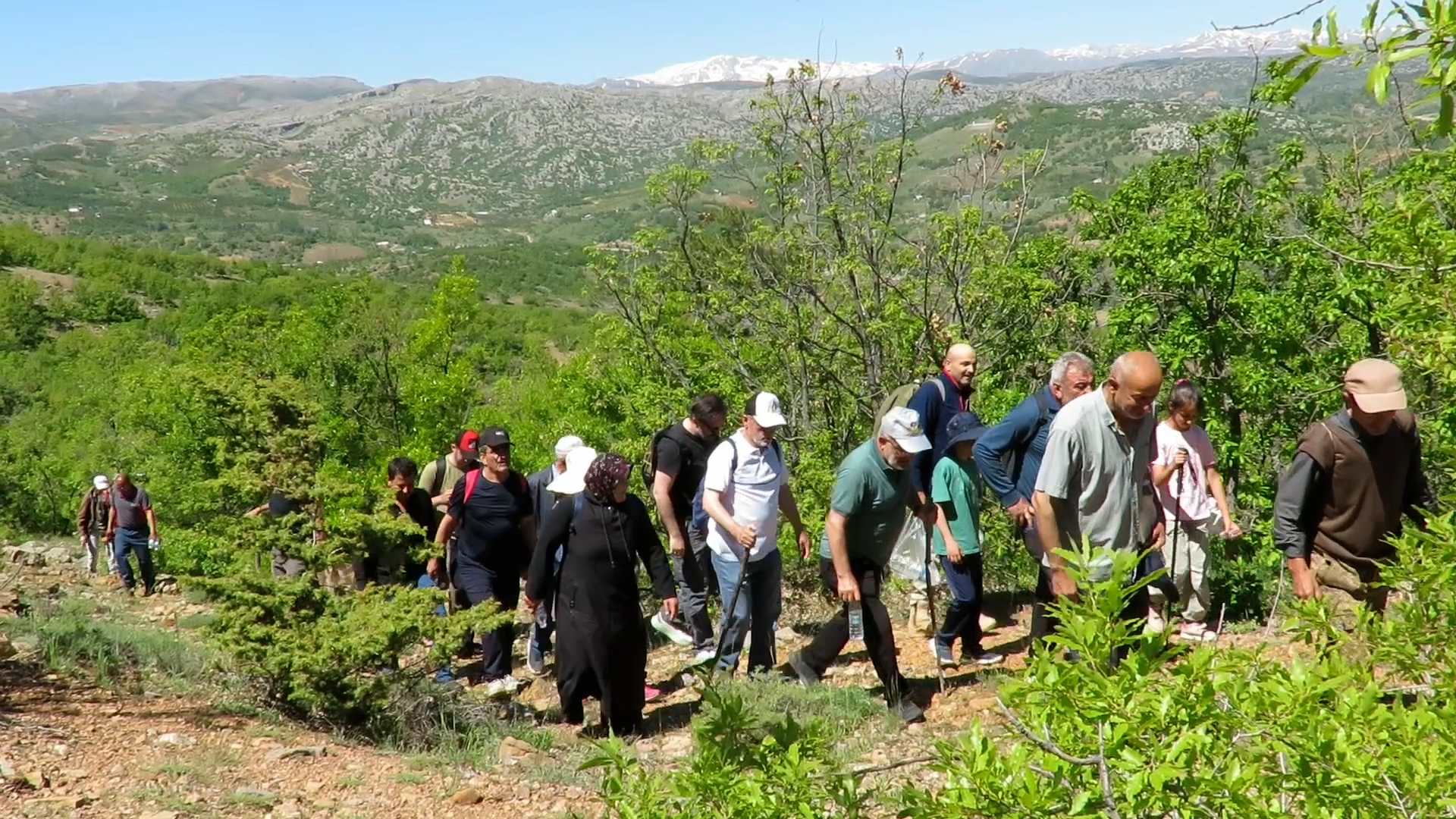 40 yıldır kullanılmayan tarihi yayla yolunu tekrar yürüdüler - Görsel 2