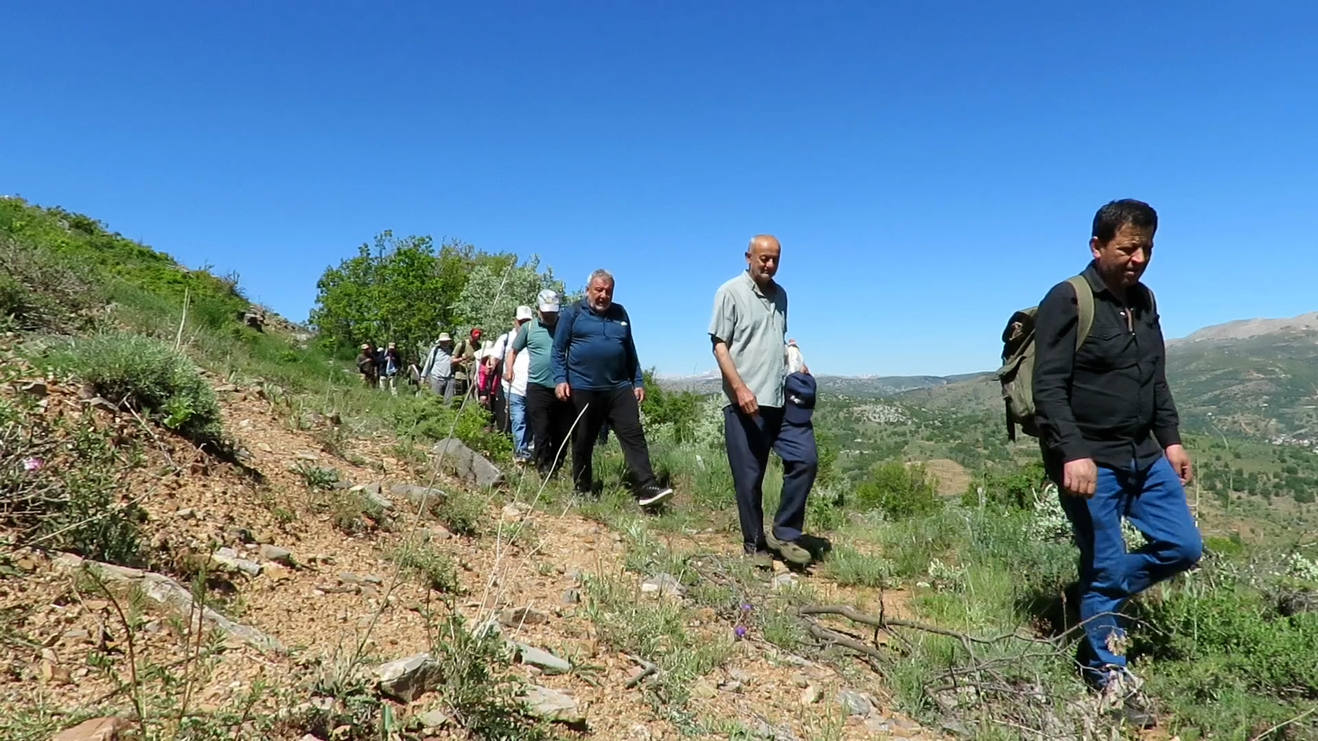 40 yıldır kullanılmayan tarihi yayla yolunu tekrar yürüdüler - Görsel 3