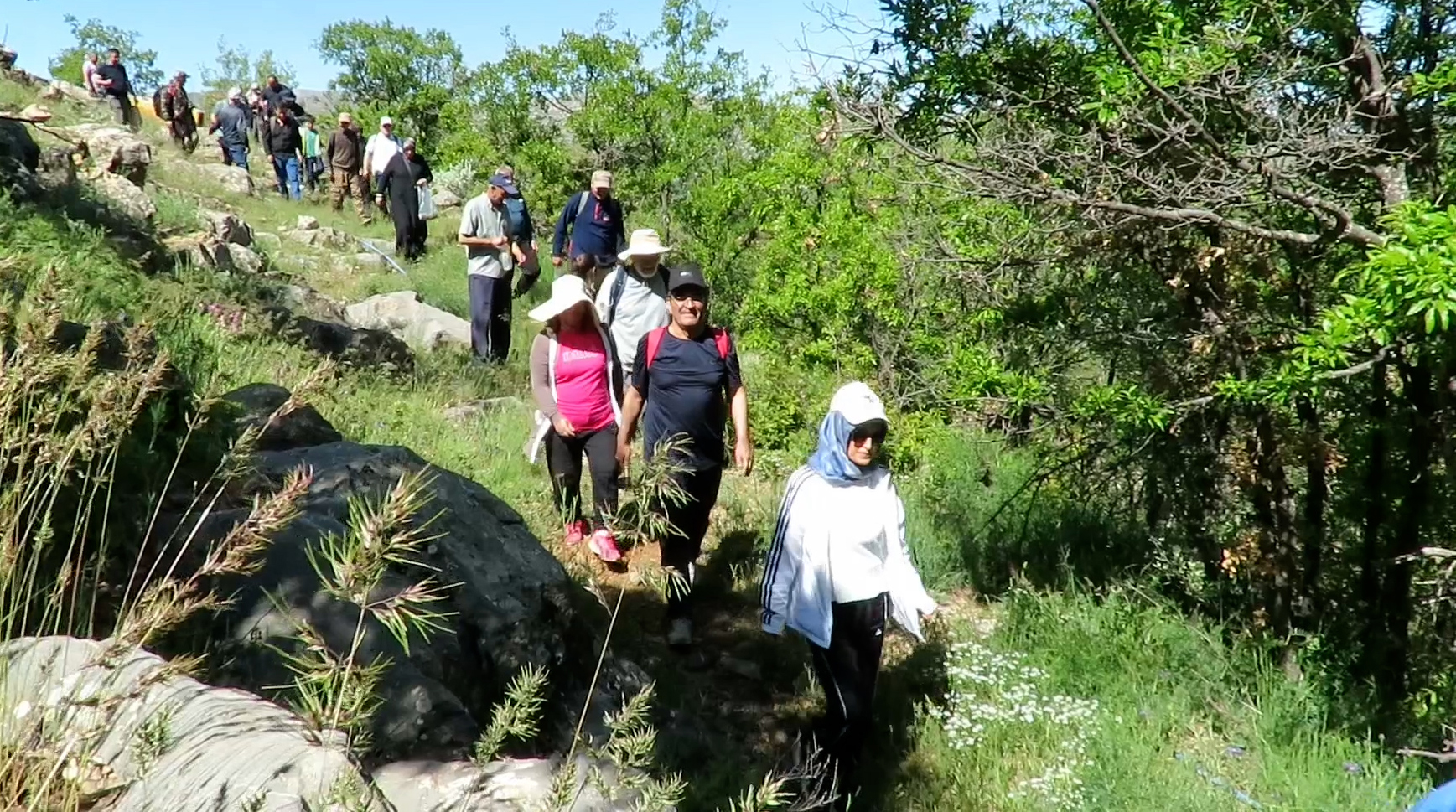 40 yıldır kullanılmayan tarihi yayla yolunu tekrar yürüdüler - Görsel 4