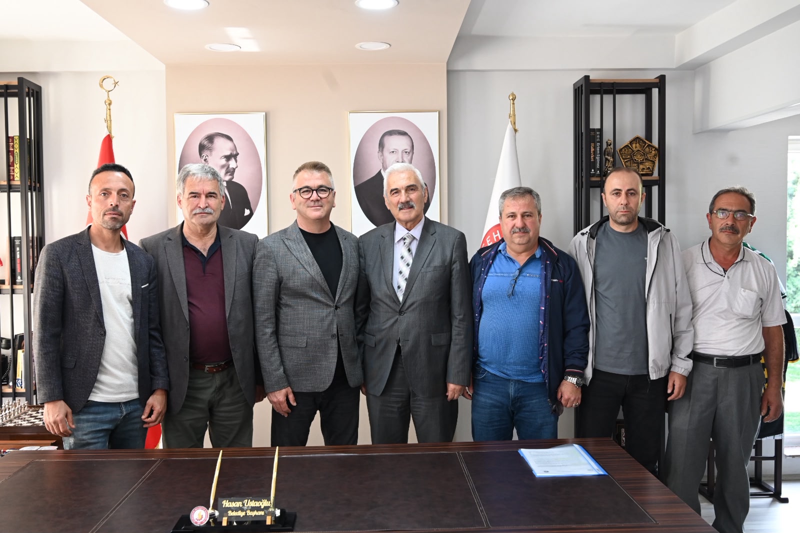 BAŞKAN USTAOĞLU SİYASİ PARTİ İLÇE BAŞKANLARI İLE BULUŞTU  - Görsel 1