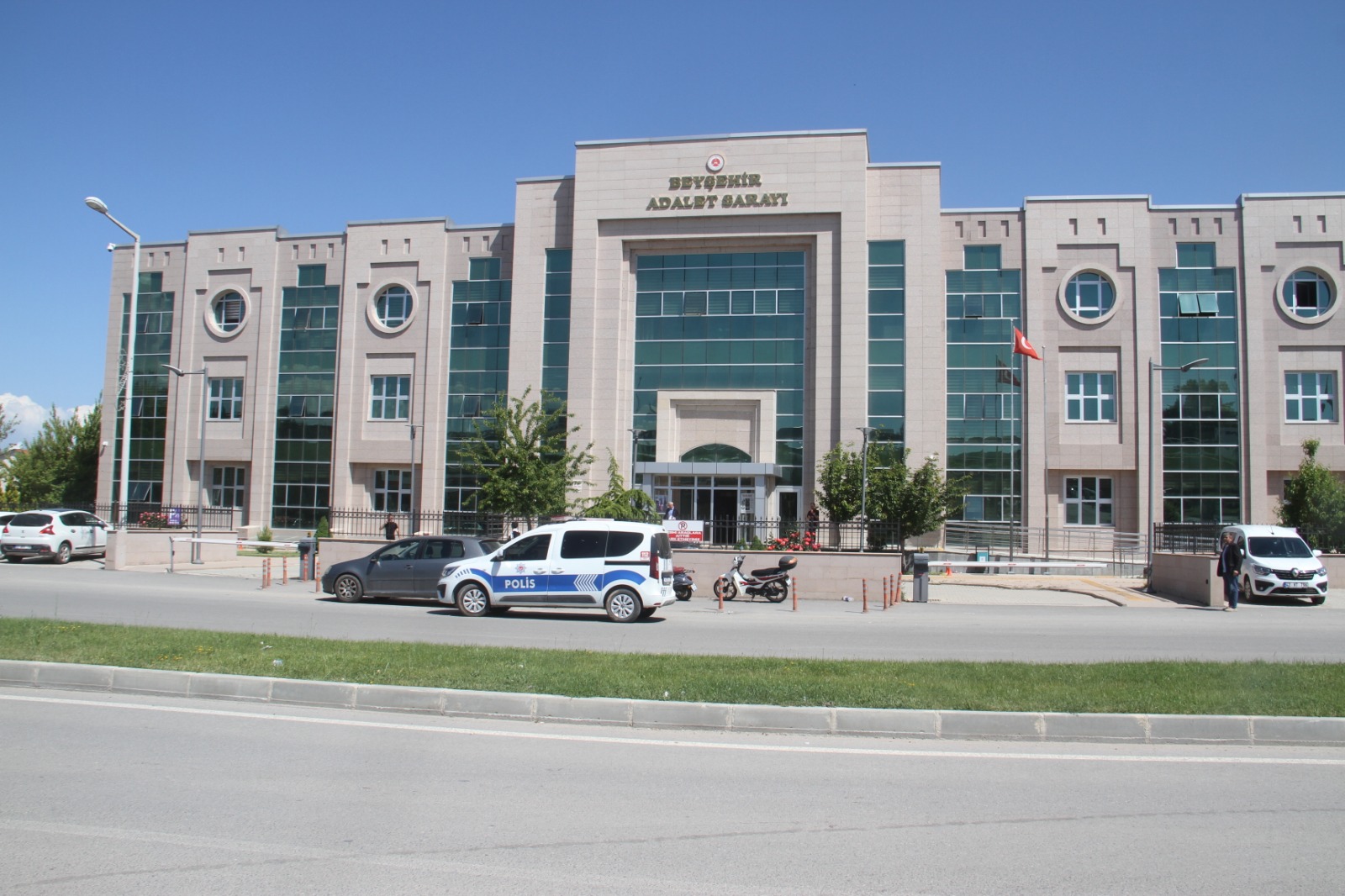 Seydişehirde sahte gram altınlarla yakalanan zanlılar adliyede - Görsel 1