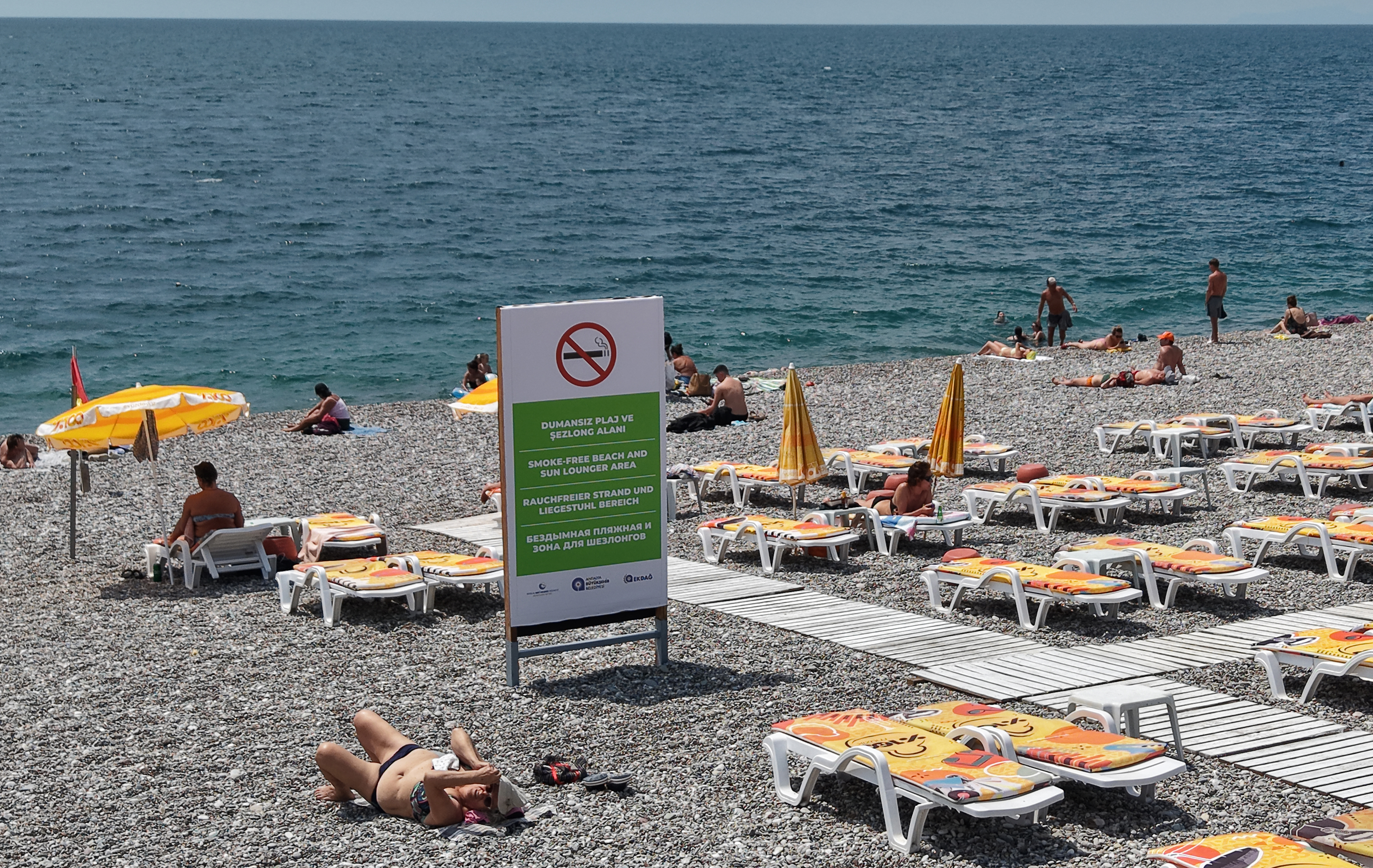 Antalya - Sahillerde ‘dumansız plaj’ dönemi - Görsel 1