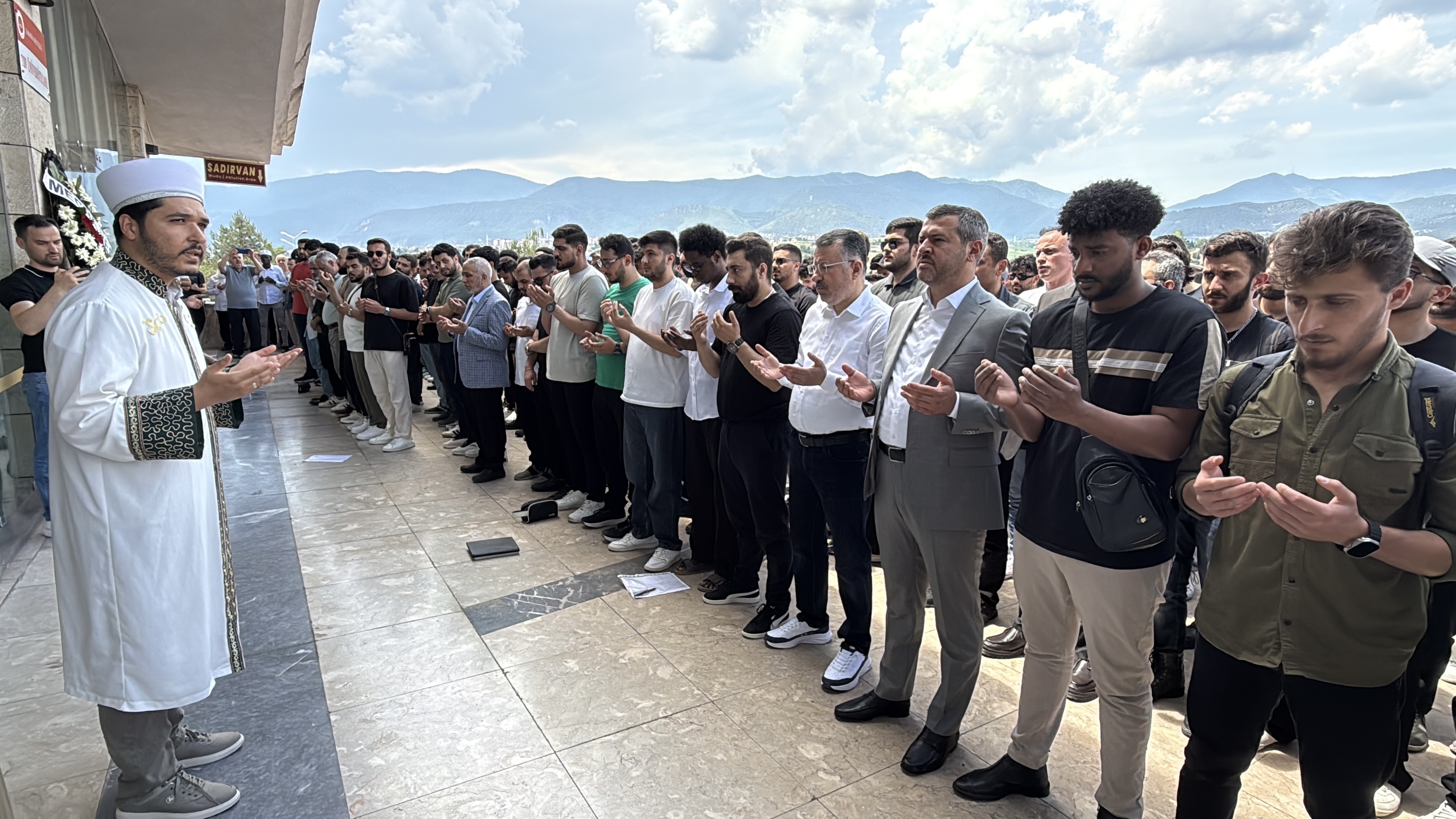 Aydınlatma direğine çarpan motosikletteki 2 üniversite öğrencisi öldü - Görsel 1