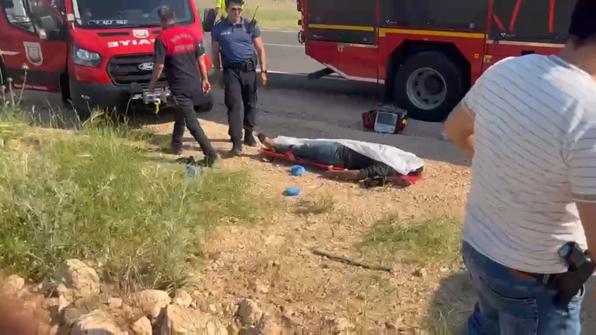 Şanlıurfa'da Feci Kaza: Kamyonun Altında Kalan Otomobildeki 3 Kişi Hayatını Kaybetti - Görsel 3