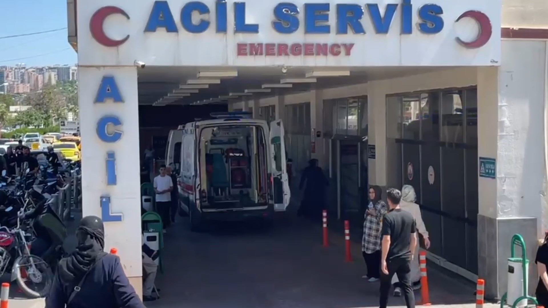 Şanlıurfa'da Feci Kaza: Kamyonun Altında Kalan Otomobildeki 3 Kişi Hayatını Kaybetti - Görsel 5