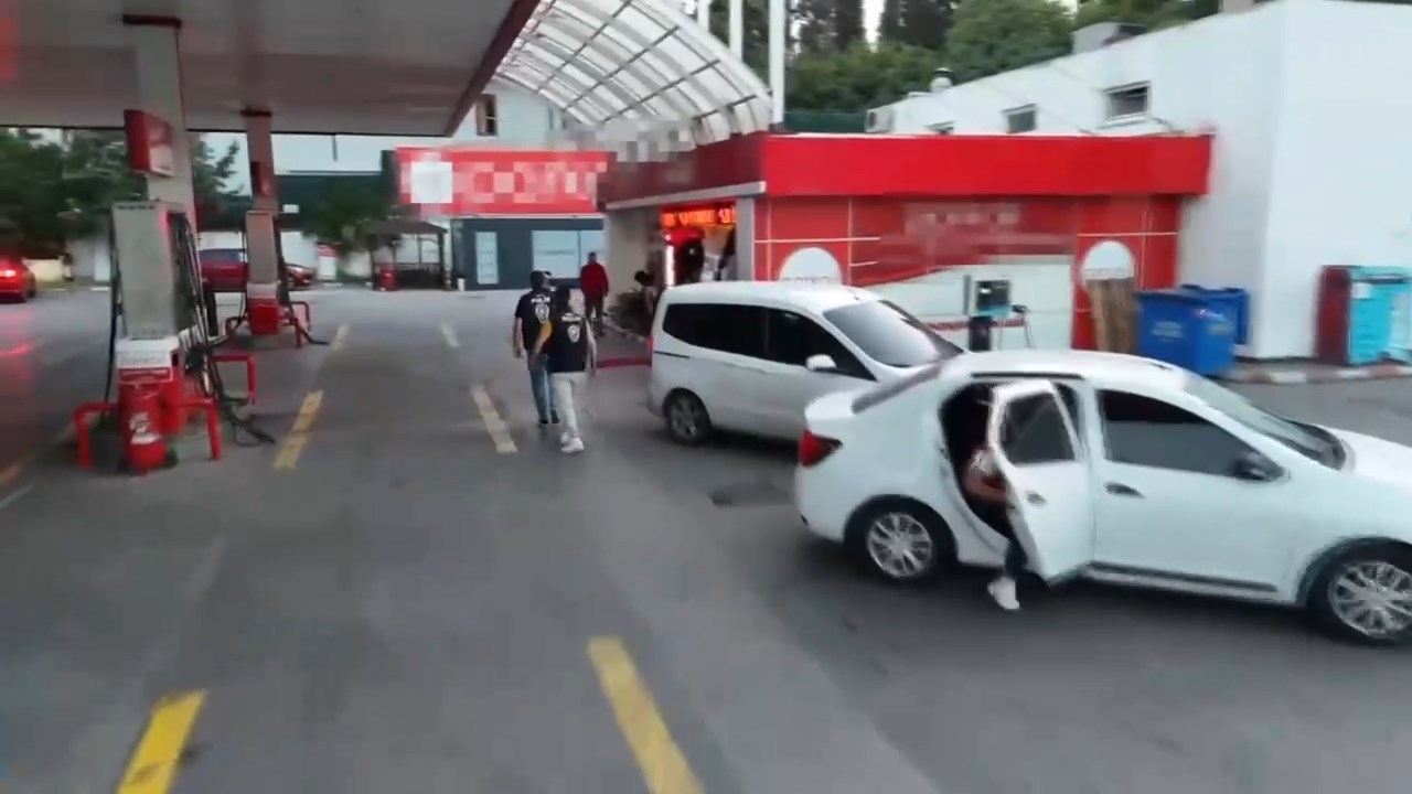 Banka yöneticilerinin isimlerini kullanıp 'yatırım dolandırıcılığı' yapan şebekeye operasyon: 79 tutuklama - Görsel 6