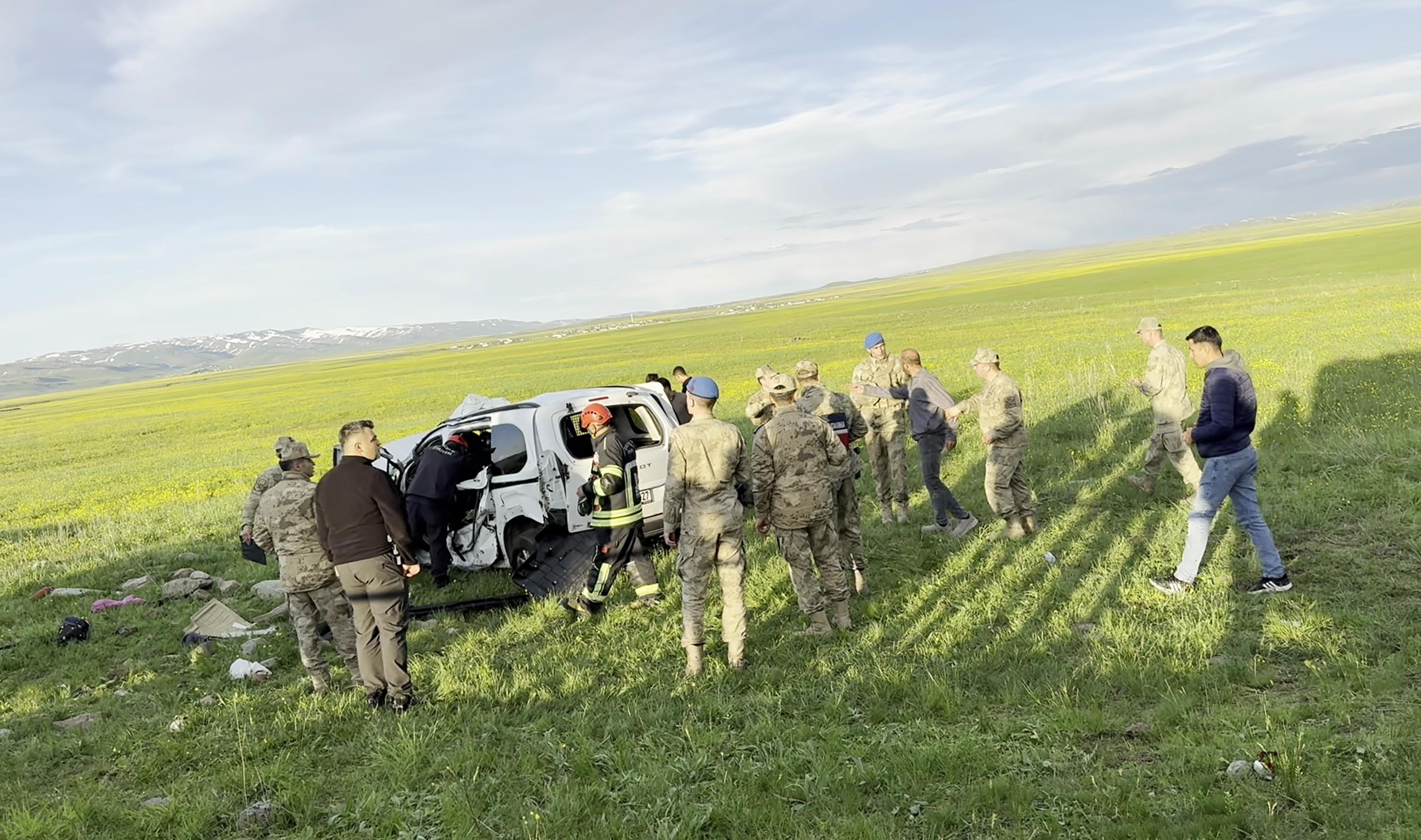 Hafif ticari araç takla attı; 1’i bebek 3 ölü, 4 yaralı - Görsel 1