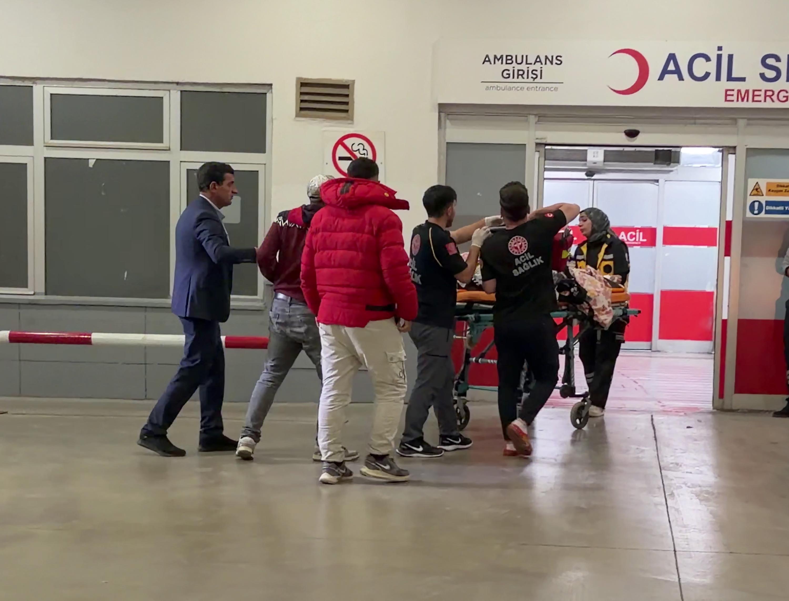 Hafif ticari araç takla attı; 1’i bebek 3 ölü, 4 yaralı - Görsel 2