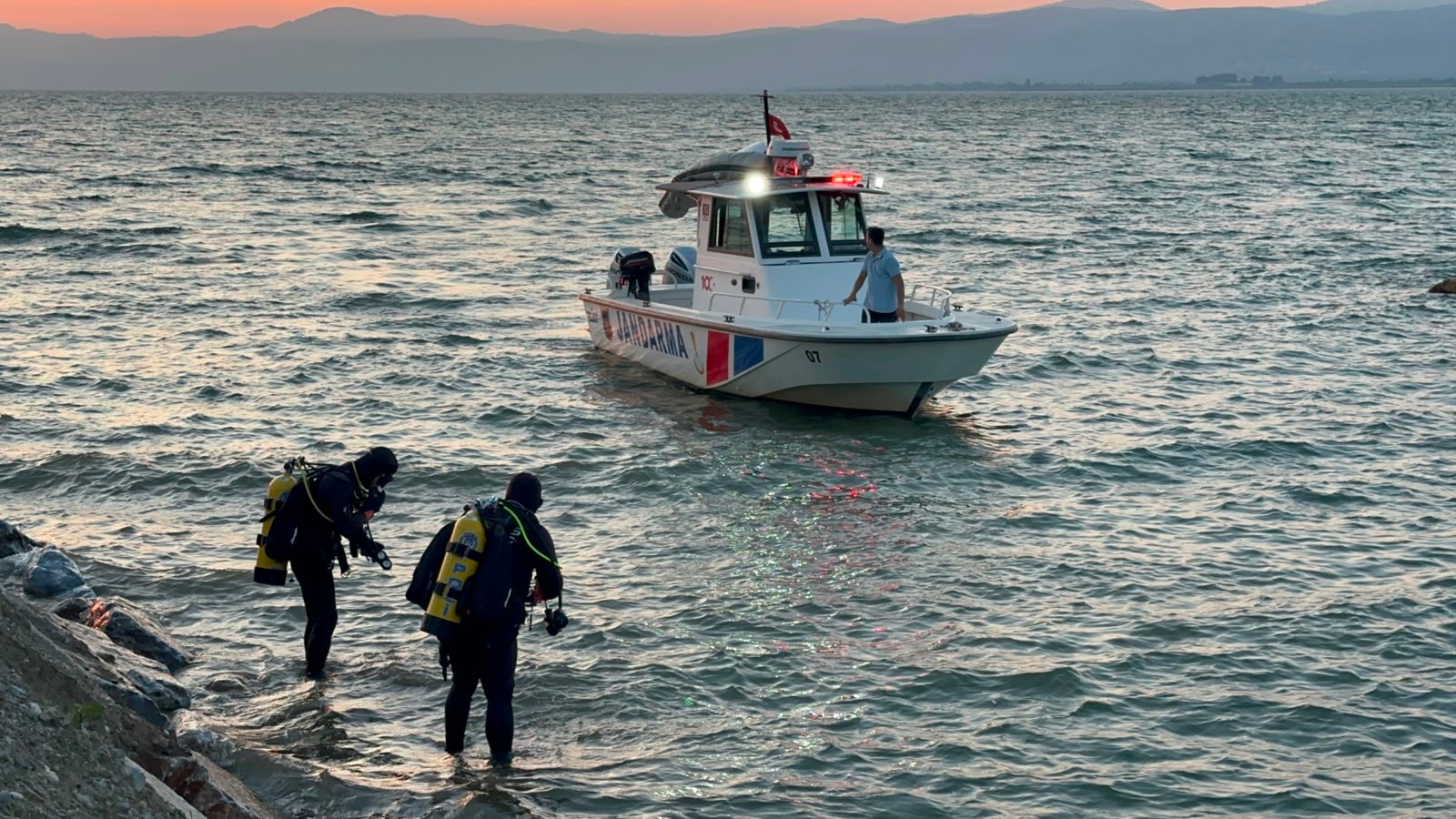 Gölde boğulma tehlikesi geçiren oğlunu kurtarırken hayatını kaybetti - Görsel 4