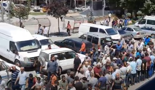 Bozkırda  Öldürülen Kahveci Fatih Uyar Yüzlerce kişinin omzunda uğurlandı.