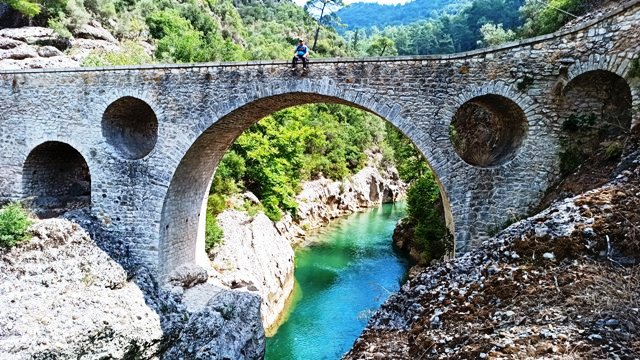 Konya -Alanya arasında “Tarihi Kervan Göç Yolu” üzerinde  bulunan Ali Köprüsü