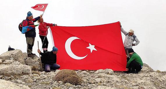 Seydişehir'de Bir Grup Dağcı Atatürk Dağı'na Tırmandı